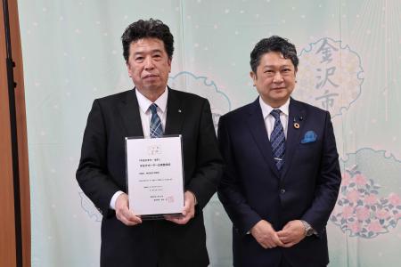 学生サポーター企業に登録証を交付しました