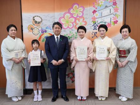 伝統芸能伝習者認定書交付式