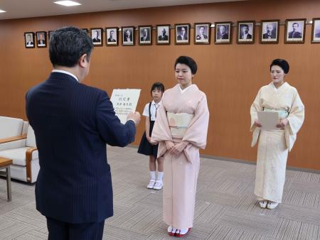 伝統芸能伝習者認定書交付式