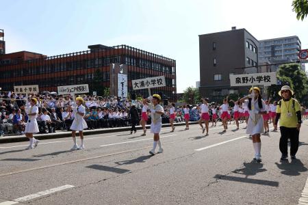 第75回金沢百万石まつりのメイン行事「百万石行列」が行われました。