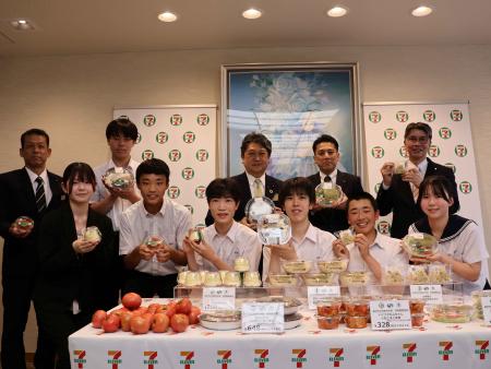 清泉中学校の生徒が共同開発した新商品発売決定