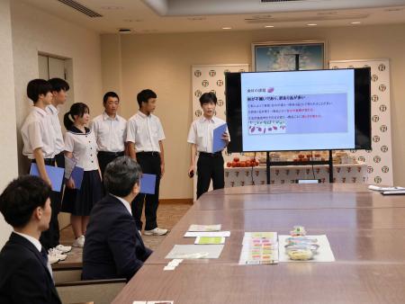 清泉中学校の生徒が共同開発した新商品発売決定