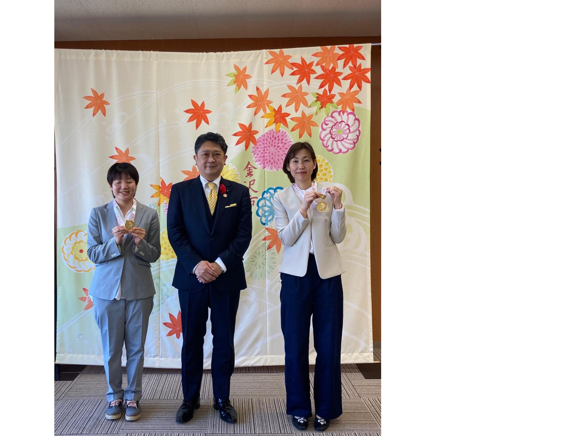 全日本バウンドテニス選手権大会 ダブルス女子フリーの部で優勝した平山美和子さんと木村愛さんの「ヒラキム」ペアが来訪しました。