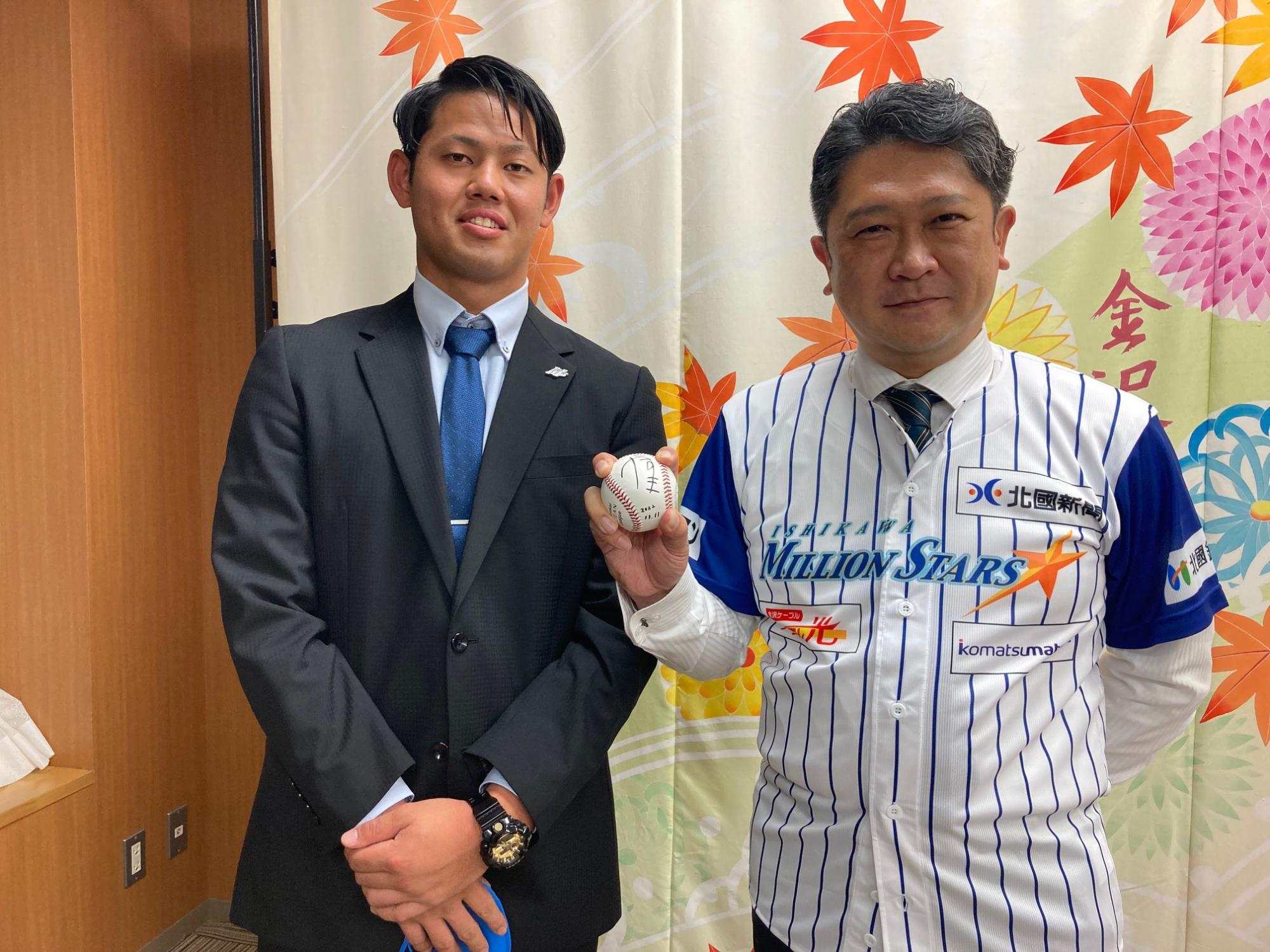 野村和輝選手と市長の写真