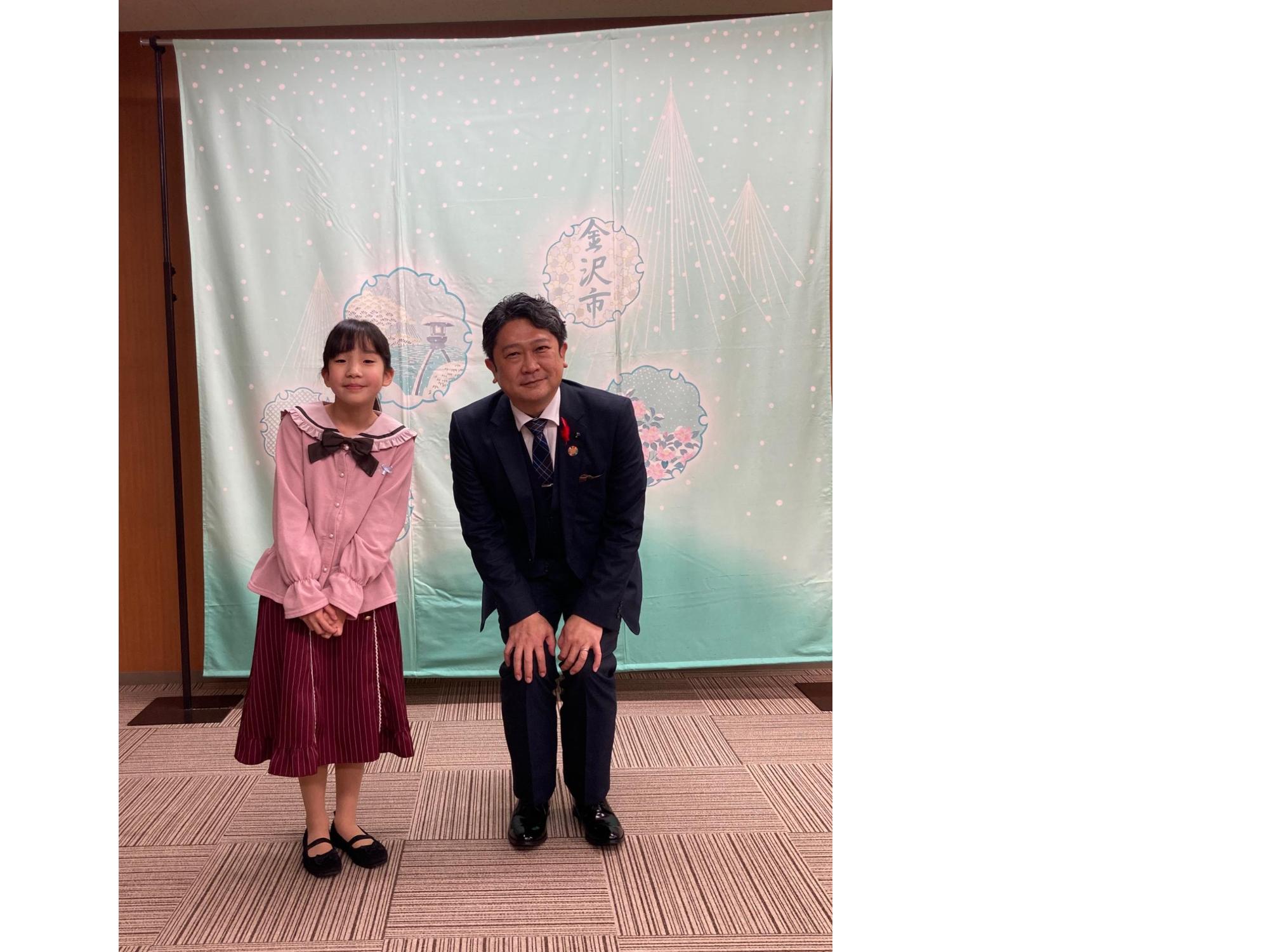 JPTA ピアノ・オーディション全国大会に出場する福田玲緒さんと市長の様子