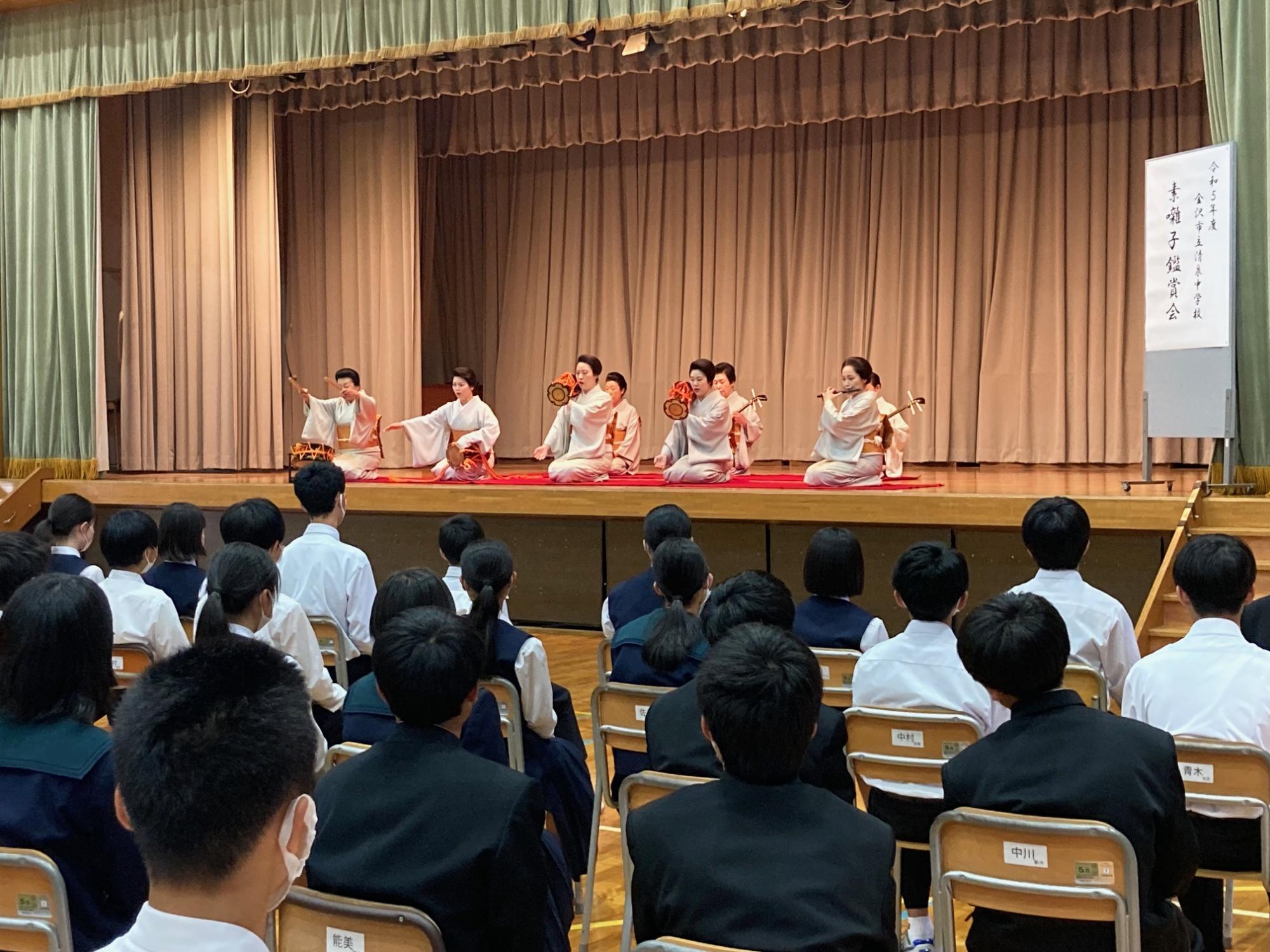 清泉中学校の金沢素囃子の鑑賞会2