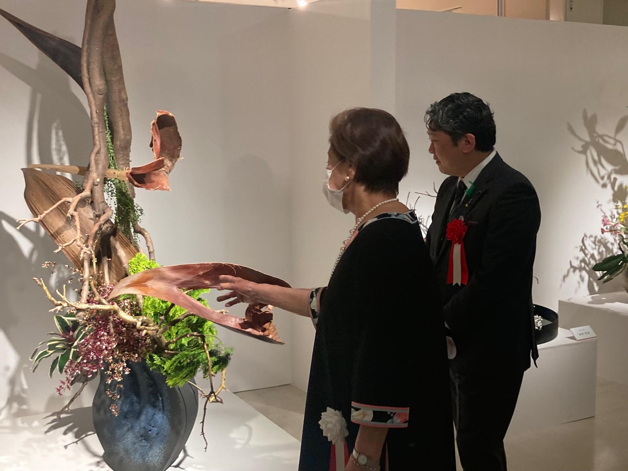 石川県いけ花文化協会第26回総合花展金沢展開場式の様子