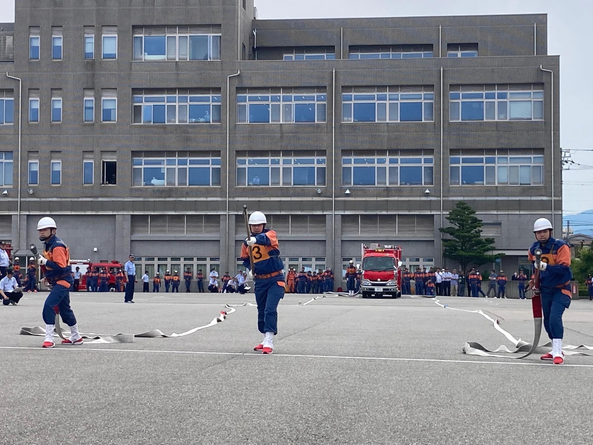 金沢市消防団ポンプ車操法大会の様子