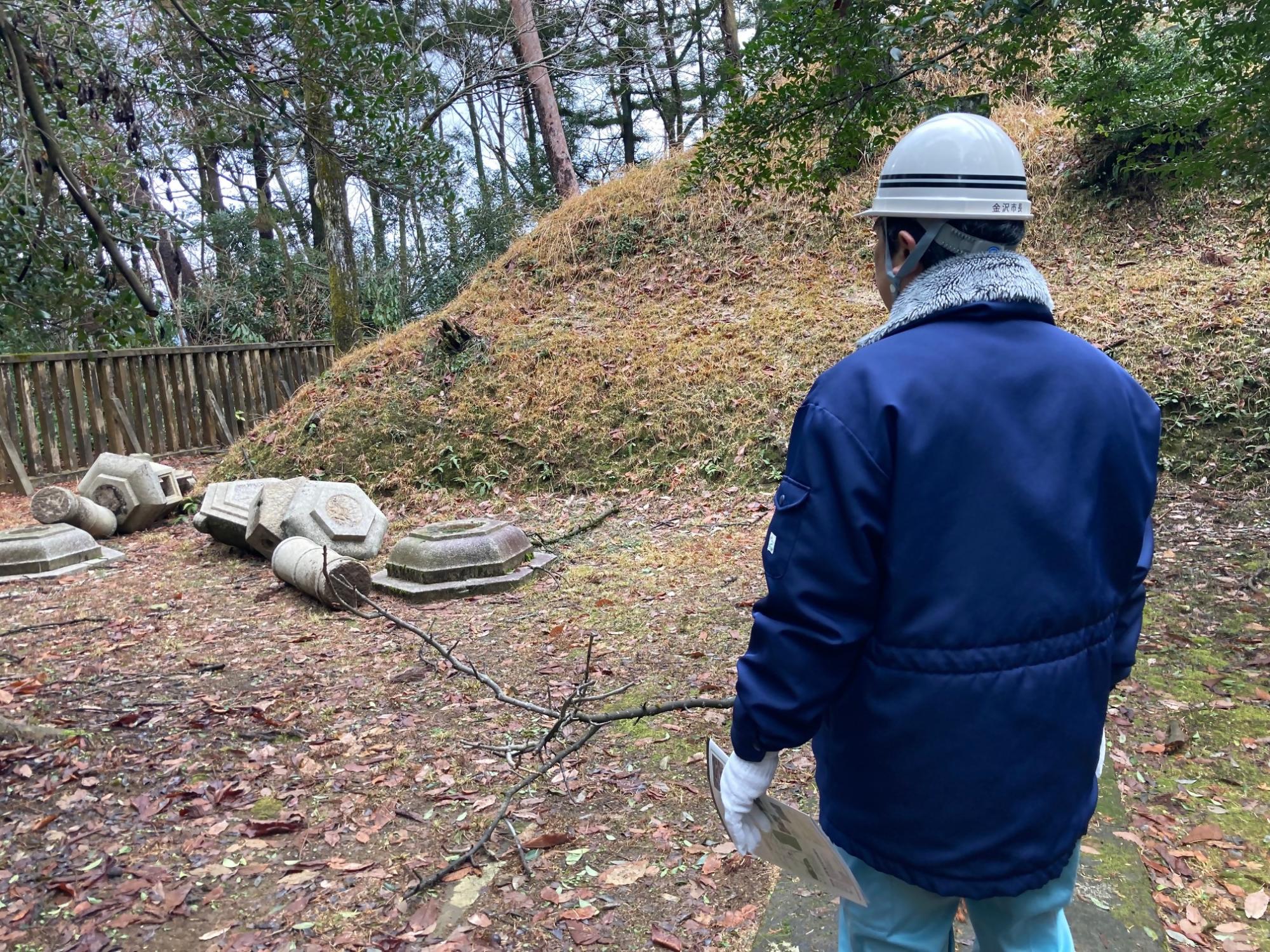 前田家墓所の被害状況3