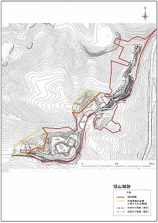 等高線図で記された地図に切山城跡の指定範囲が赤色の線で、今後保護が必要と考えられる範囲が黄色の線で、中性の小原越（推定）が紺色の点線、近世の小原超（推定）が水色の点線で記されている切山城跡の地図
