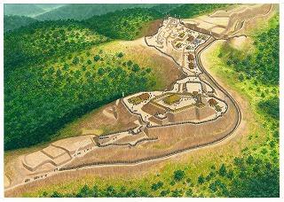 両側が緑の山に囲まれた場所に造られている、柵で囲まれた場所に大小の建物と人々が描かれている切山城の復元想像図