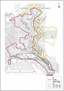 等高線図で記された地図に松根城跡の指定範囲が赤色の線で、今後保護が必要と考えられる範囲が黄色の線で、中性の小原越（推定）が紺色の点線、近世の小原超（推定）が水色の点線で記されている松根城跡の地図