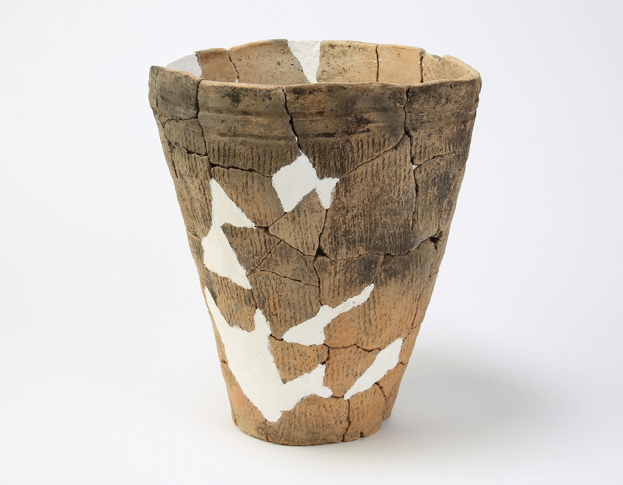 シンプルな縄目模様の笠舞遺跡から出土した縄文時代中期の深鉢