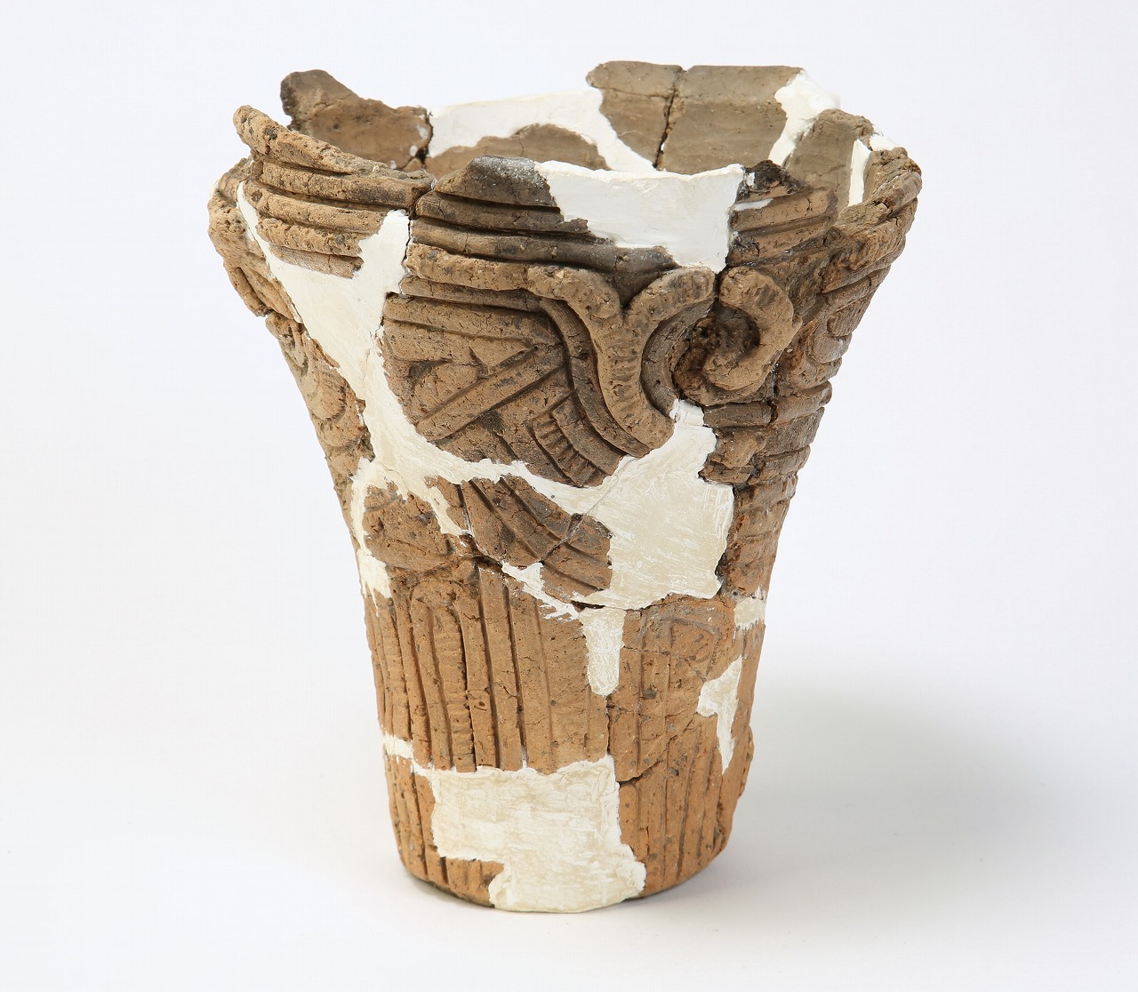 立体的な渦巻き模様の笠舞遺跡から出土した縄文時代中期の深鉢