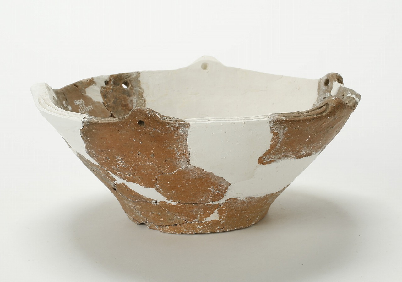 口縁部に5つの突起がある東市瀬遺跡から出土した縄文時代中期の鉢