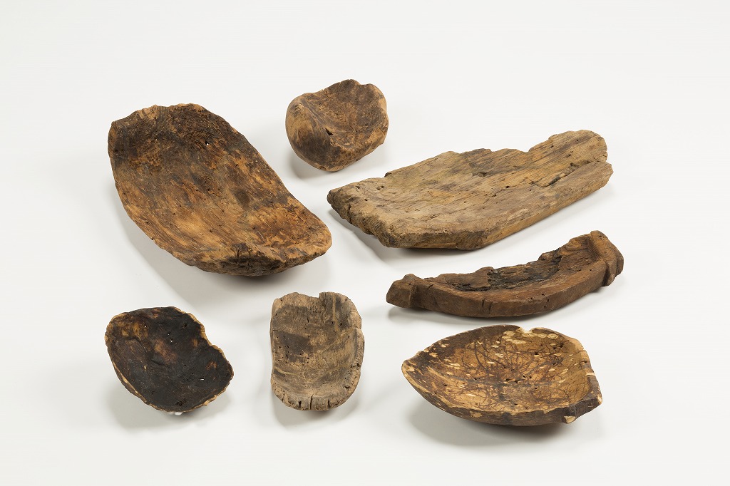 中屋サワ遺跡から出土した様々な種類の木製品