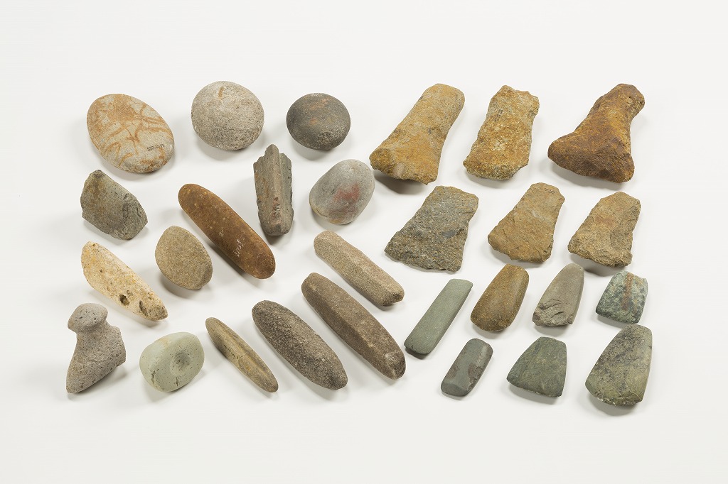中屋サワ遺跡から出土した様々な種類の石製品