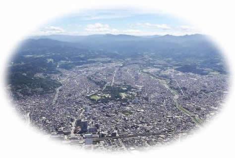 金沢市の街並みを上空から写した航空写真
