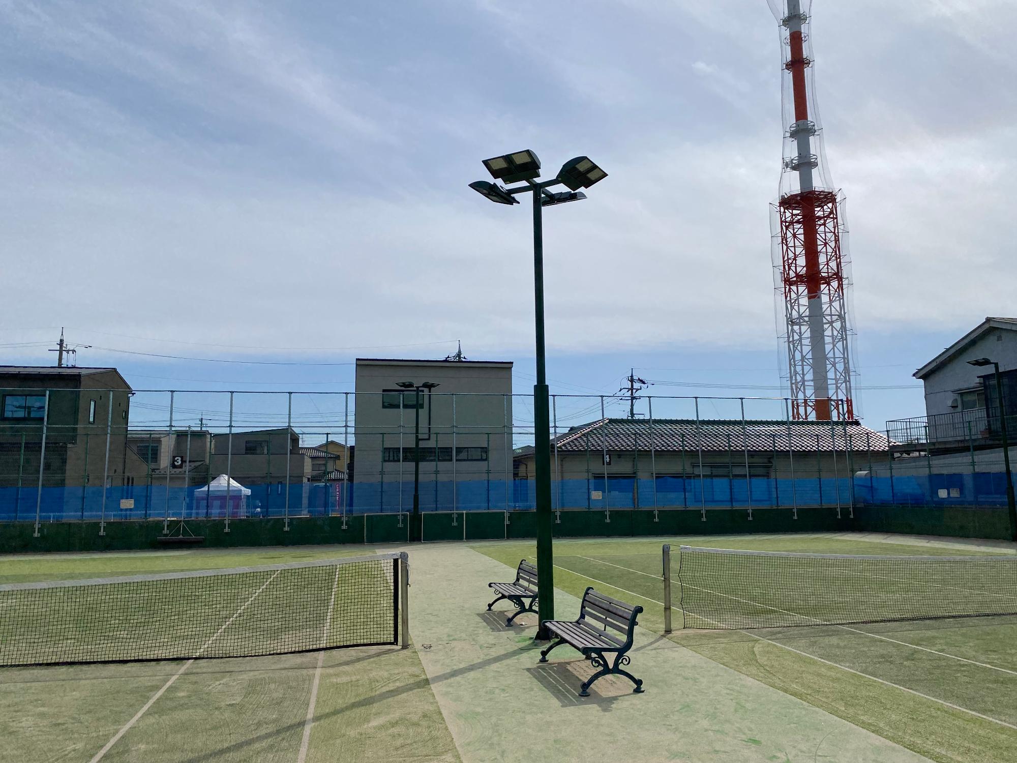 大徳テニスコートの照明設備