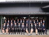 山野金沢市長と学生の集合写真