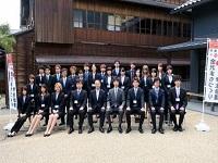 山野金沢市長と学生の集合写真