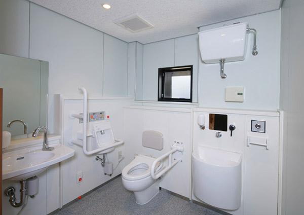 金沢学生のまち市民交流館 多機能トイレ