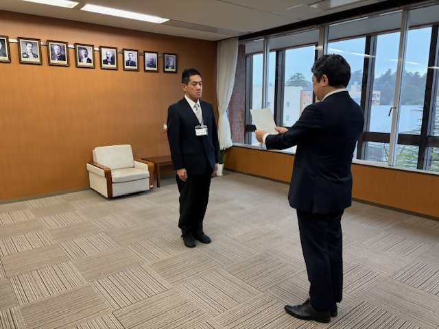 横須賀市から災害応援職員として新たに派遣された職員に辞令を交付