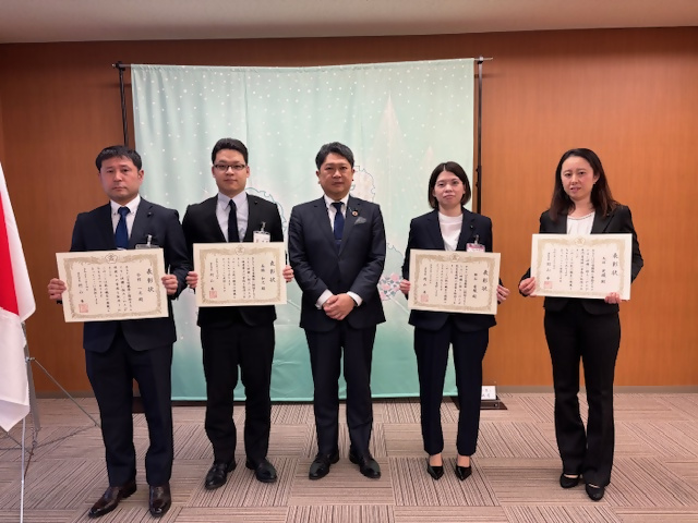 「技術士」「一級建築士」「認定看護師」「専門看護師」を取得した職員を表彰