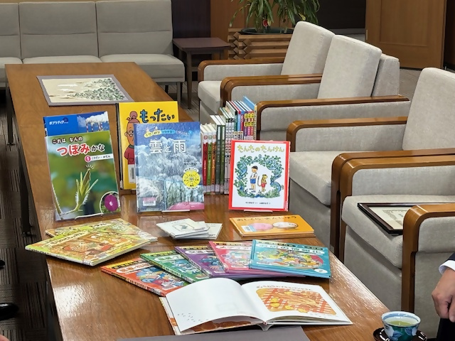 金沢法人会から児童用図書の購入のためとしてご寄附