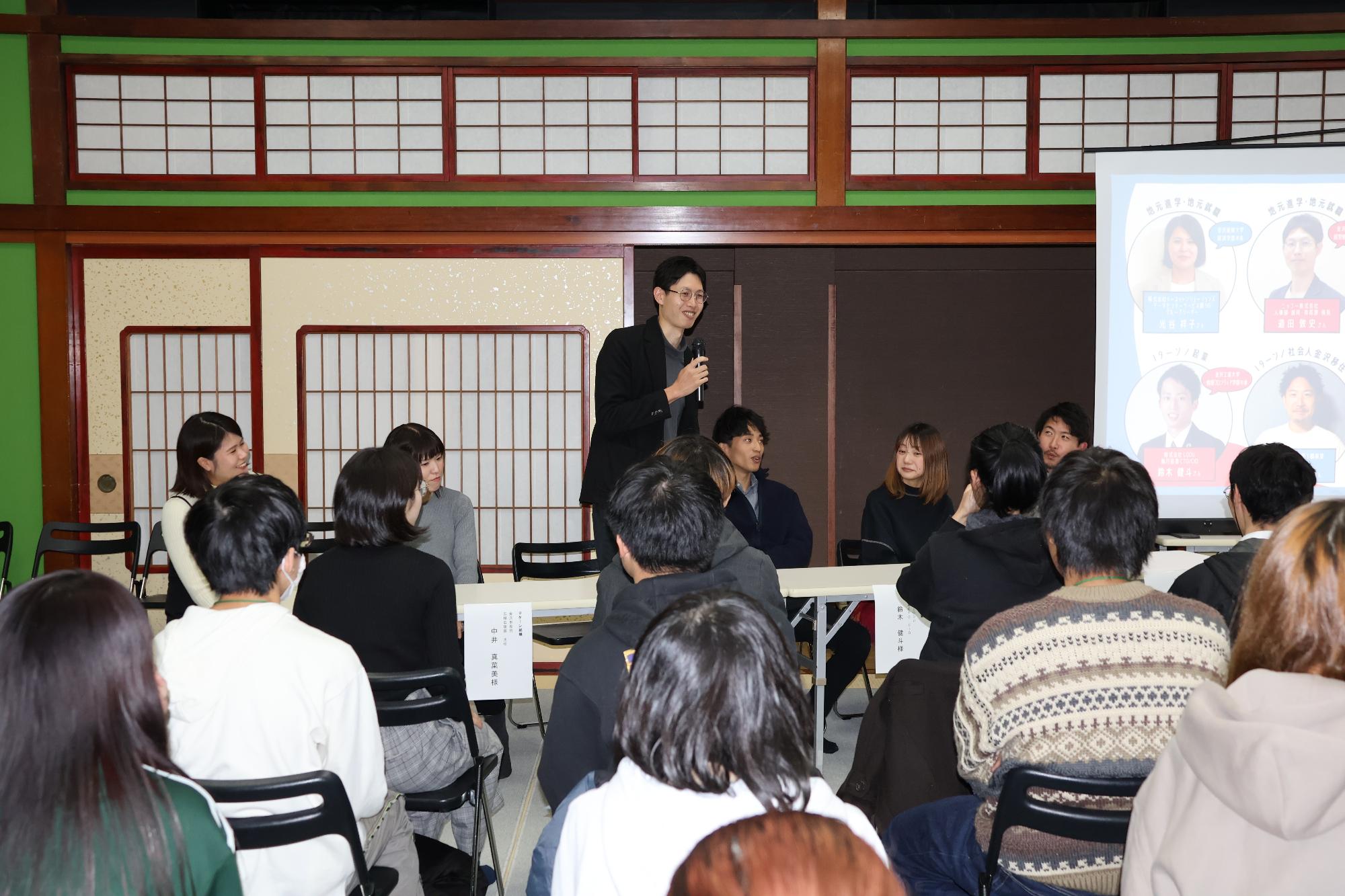 パネルトークの写真