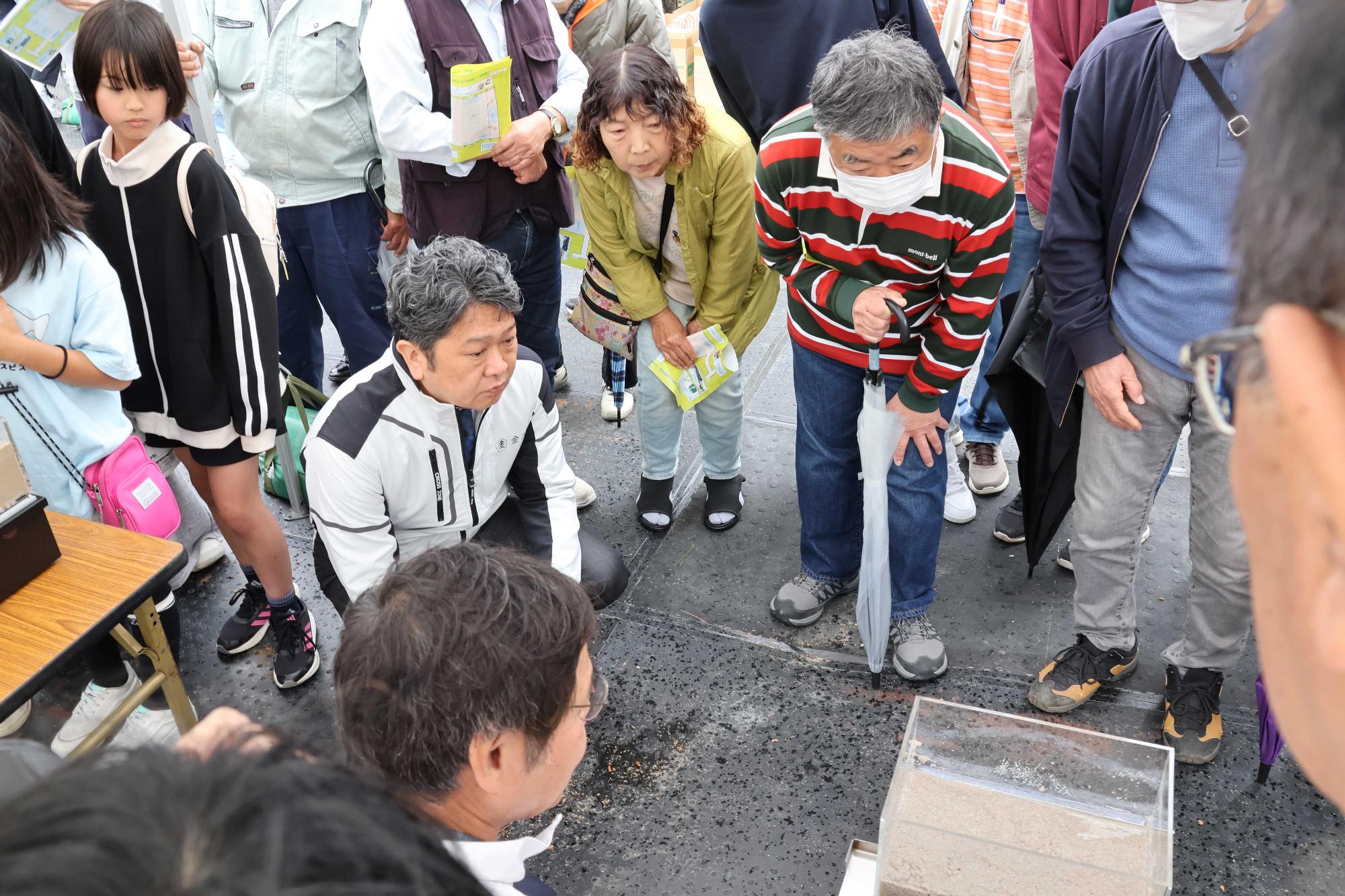 村山市長も実験を見学しました