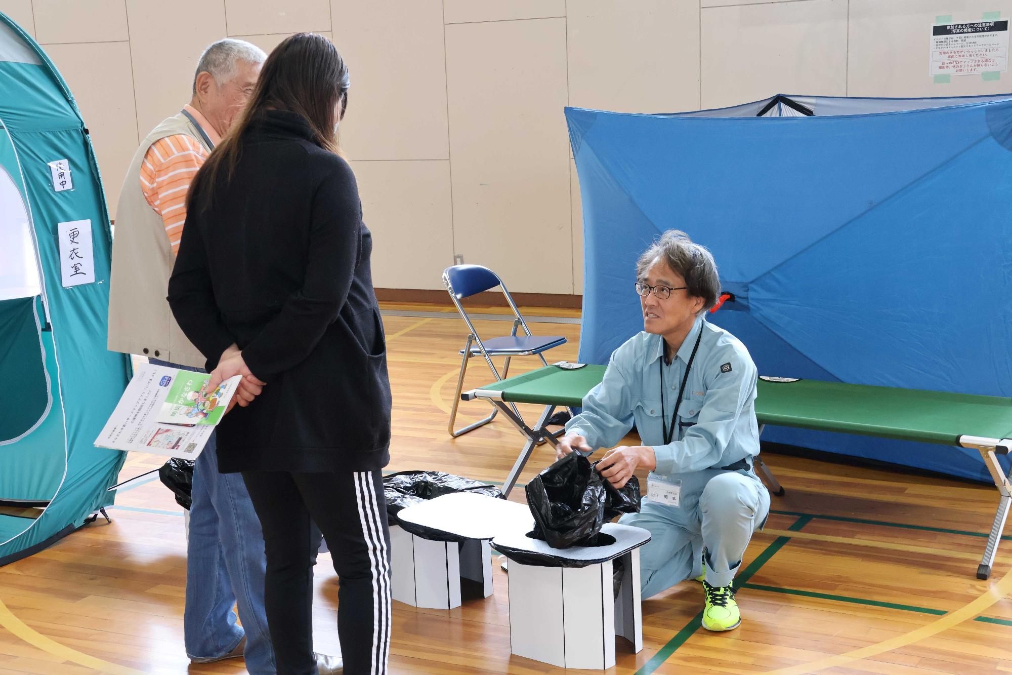 非常用トイレや簡易テントの展示