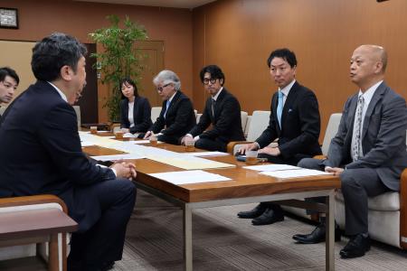 金沢市工芸協会中国訪問団の出発挨拶