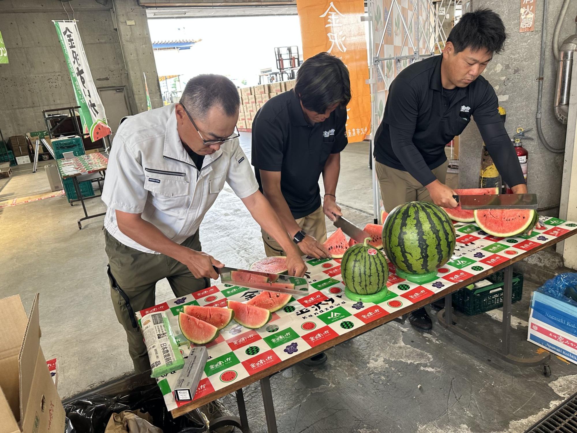 金沢そだち「金沢すいか」及び「金沢こだま西瓜」のトップセールス