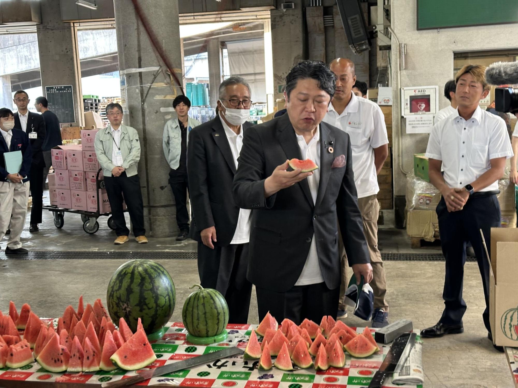 金沢そだち「金沢すいか」及び「金沢こだま西瓜」のトップセールス