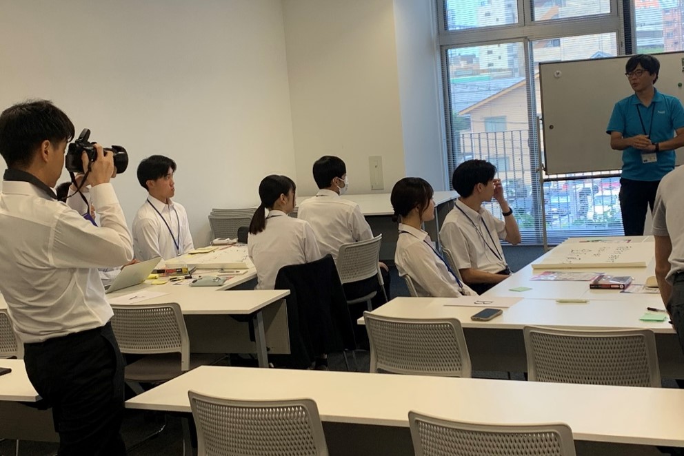 【広報戦略課】