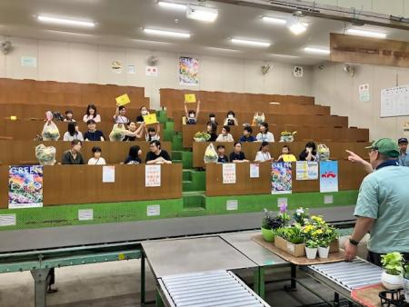 公設花き市場で夏休み親子体験教室を開催しました
