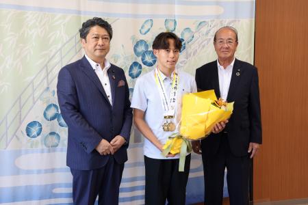 インターハイ陸上男子 清水空跳選手 2冠達成優勝報告会