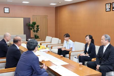 インターハイ陸上男子 清水空跳選手 2冠達成優勝報告会