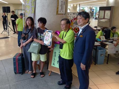 金沢もてなし隊による加賀棒茶ふるまいが20万杯を達成しました