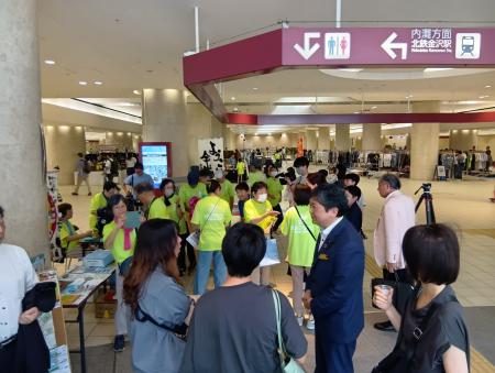 金沢もてなし隊による加賀棒茶ふるまいが20万杯を達成しました