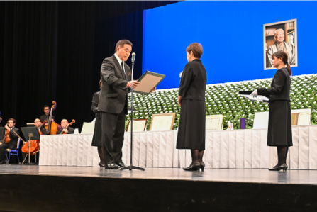 開式に先立ち、馳知事よりご遺族に叙位が伝達されました