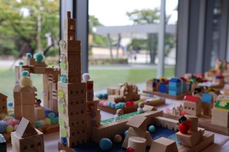 小坂小学校「けんせつ」特別授業の作品展示