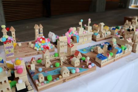 小坂小学校「けんせつ」特別授業の作品展示