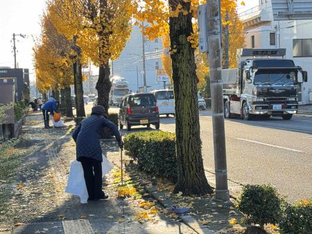 西インター大通り一斉清掃を行いました