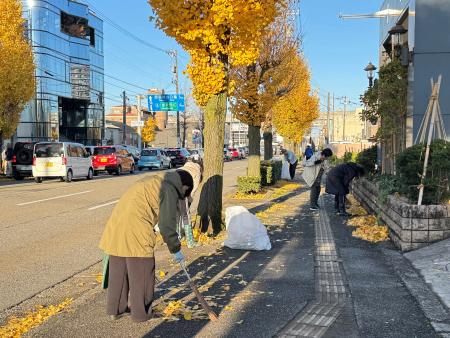 西インター大通り一斉清掃を行いました