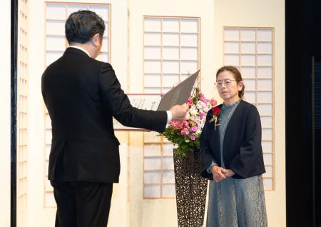 第53回泉鏡花文学賞・泉鏡花記念金沢市民文学賞授賞式