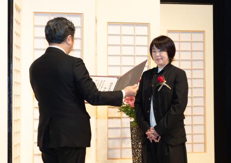 第53回泉鏡花文学賞・泉鏡花記念金沢市民文学賞授賞式