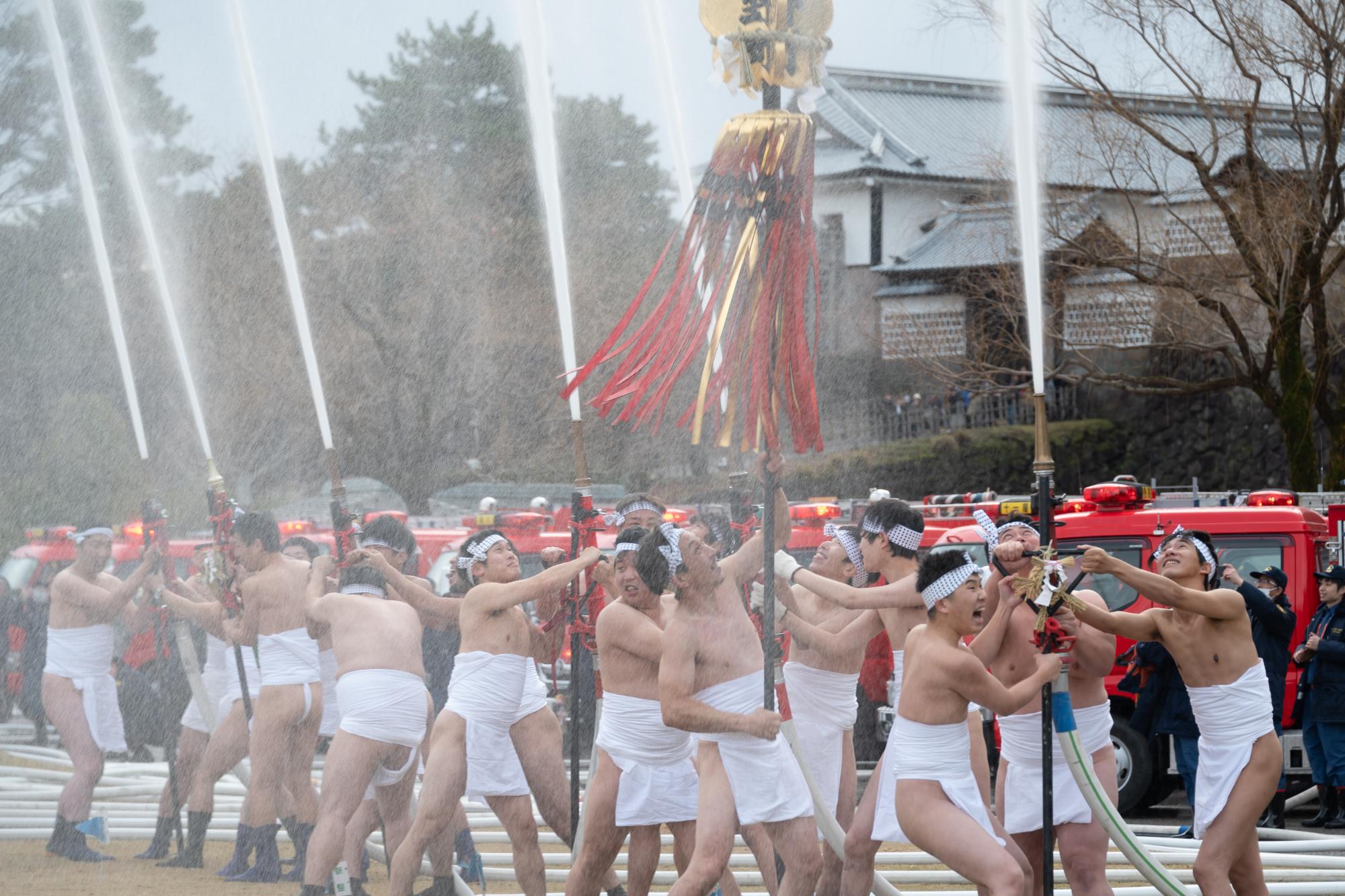 一斉放水の様子