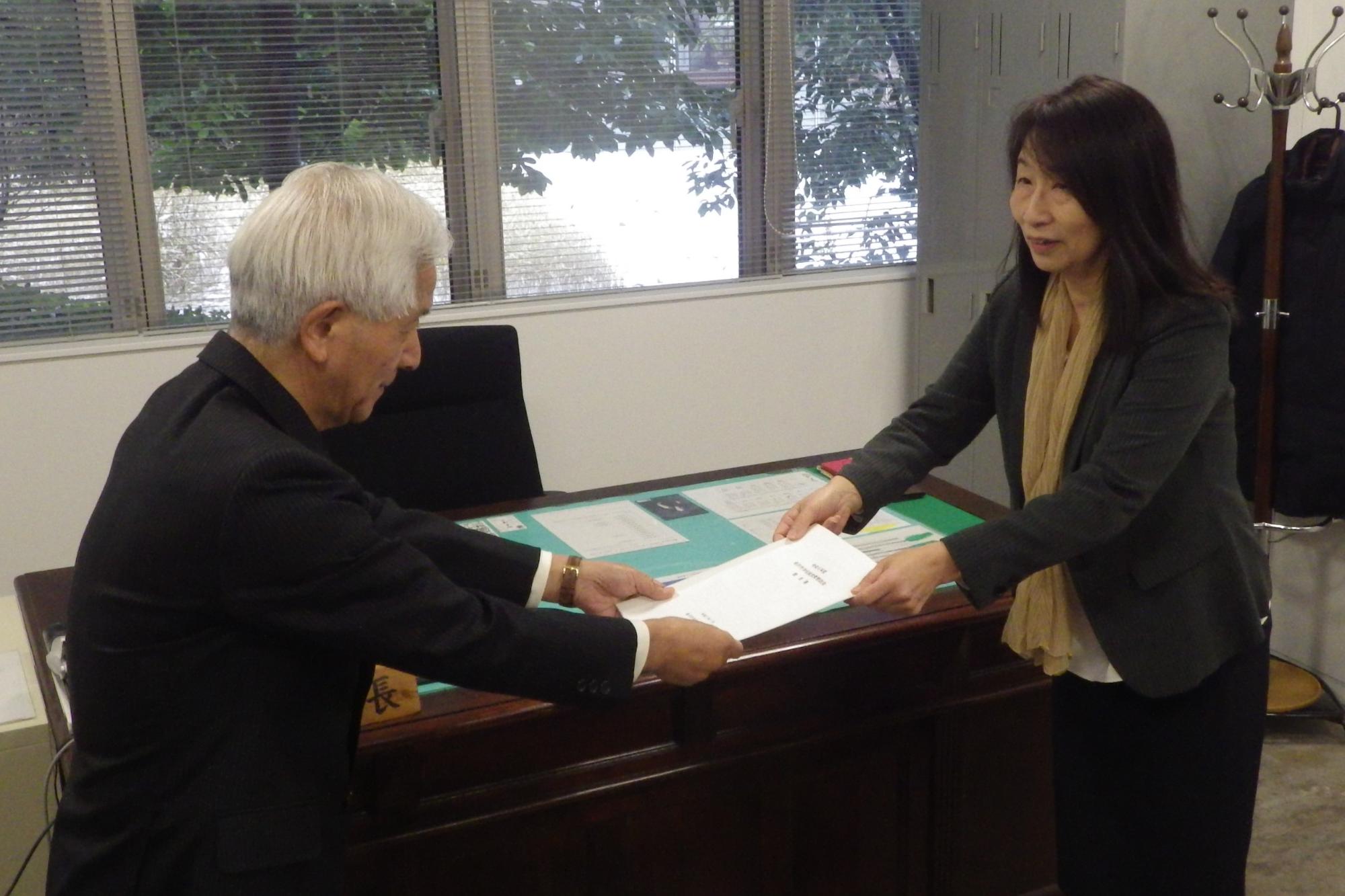 金沢市学校給食費懇話会からの意見書の提出